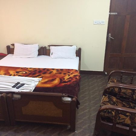Hotel Green Land Bangalore Buitenkant foto
