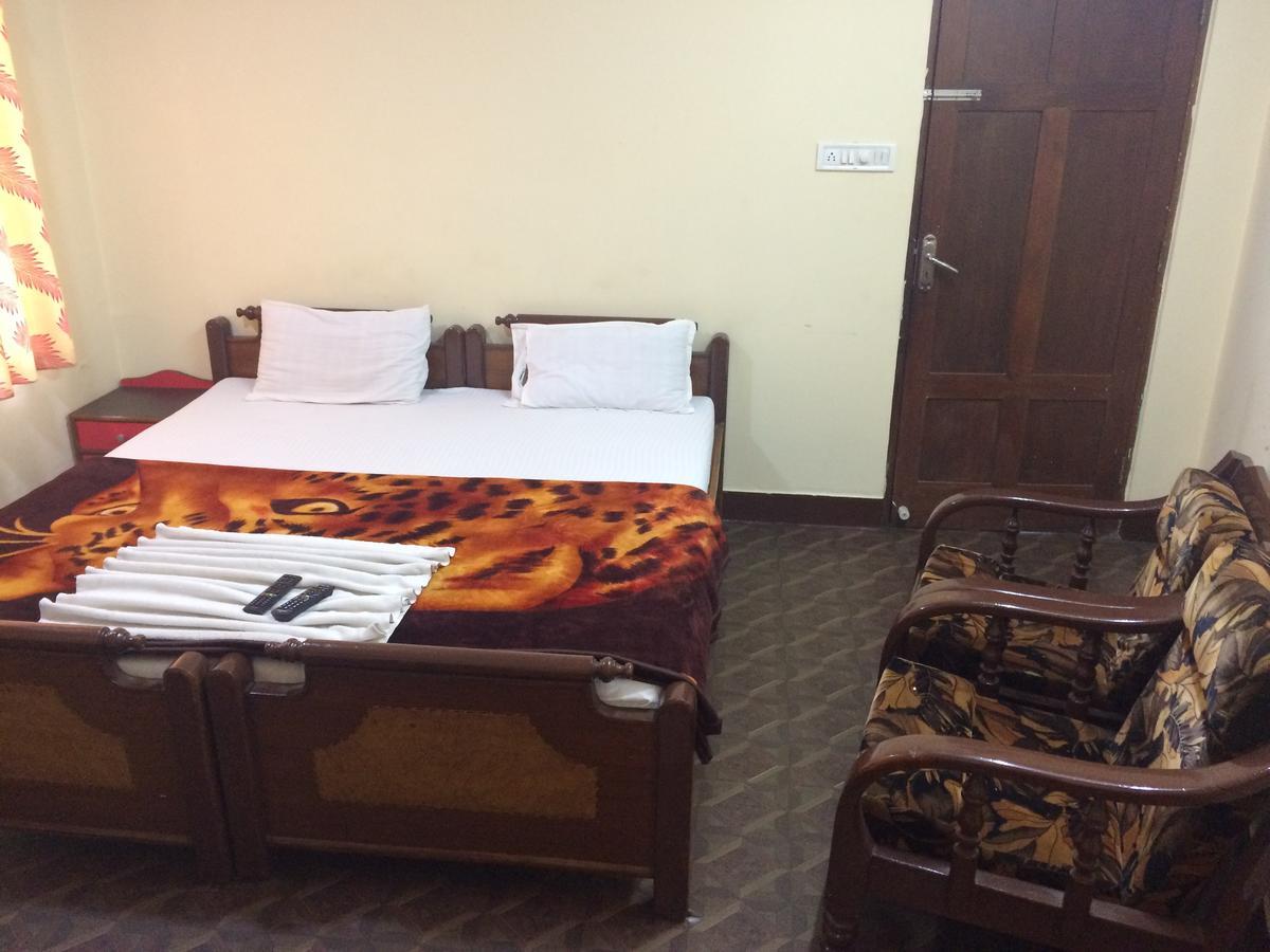 Hotel Green Land Bangalore Buitenkant foto