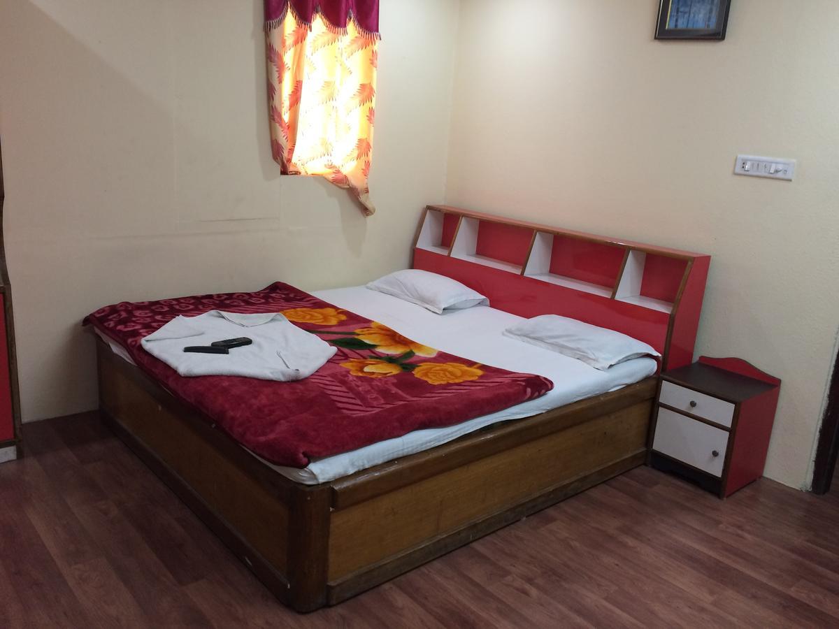 Hotel Green Land Bangalore Buitenkant foto
